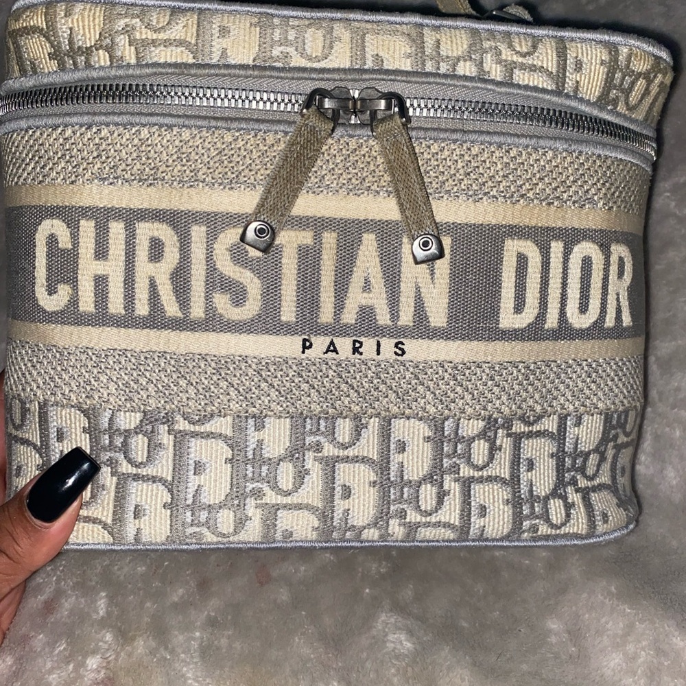 Dior Elegant Gray Interior Design